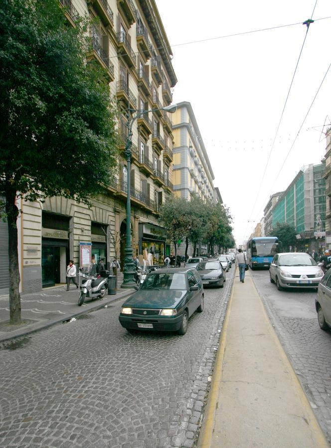 Al Centro E Meglio B&B Neapel Exteriör bild
